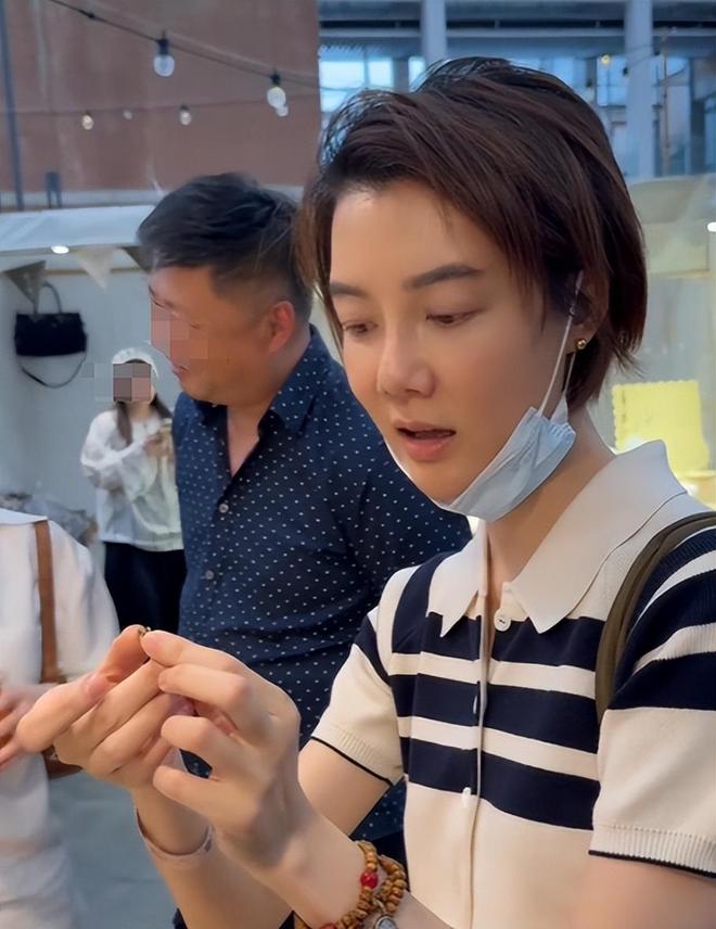 脸变化太大了难怪不拍戏了都快认不出来了PG电子游戏麻将胡了去集市偶遇车晓她(图4)